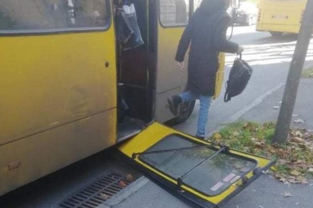 маршрутка без дверей в Києві